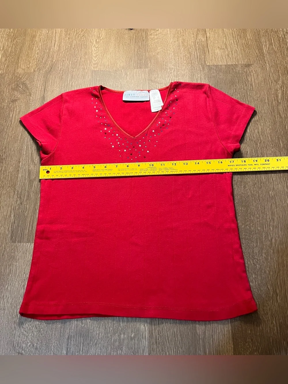 First Issue Liz Claiborne Red Ribbed Rhinestone Tee (S)